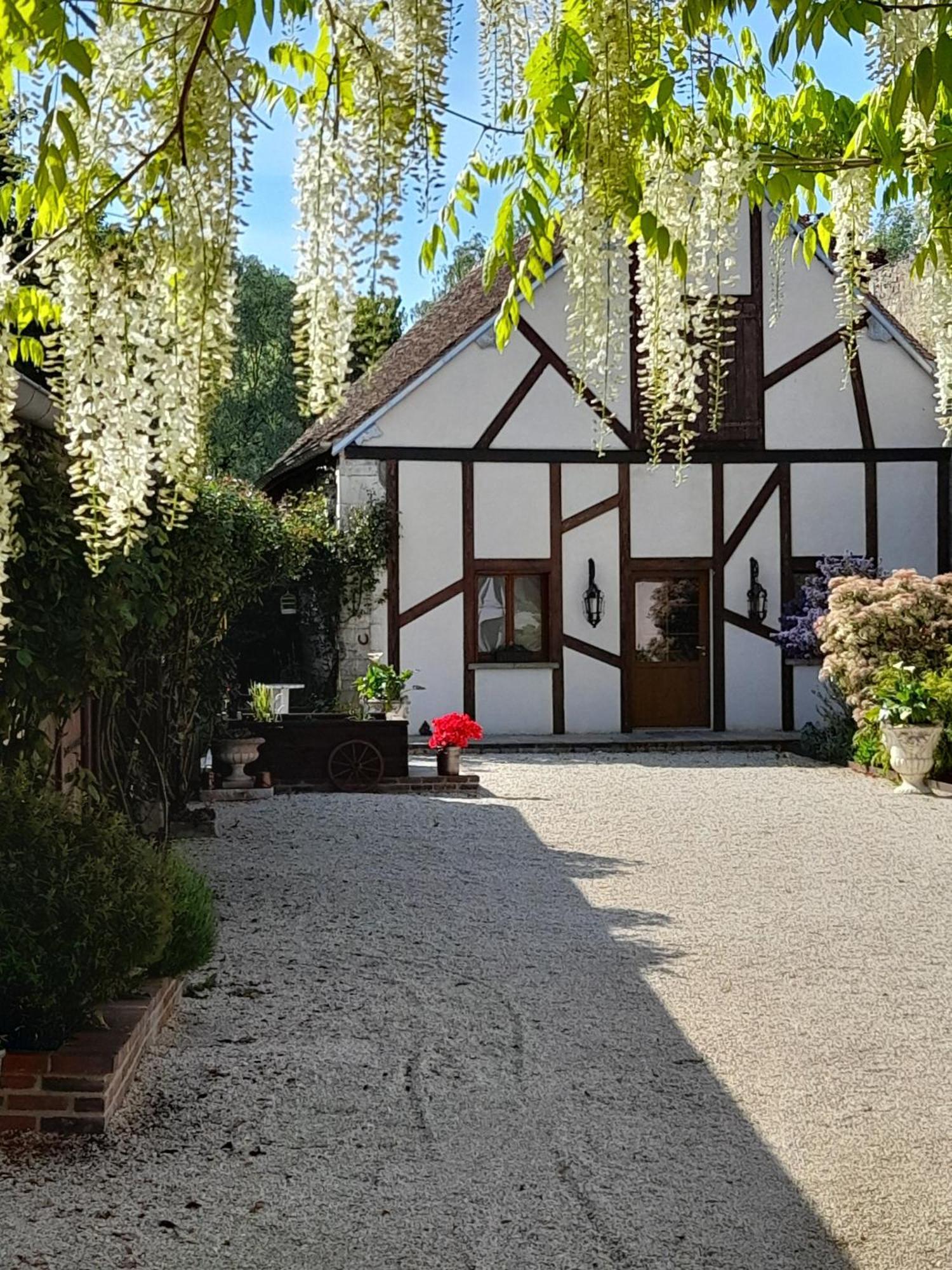 Aux Sources De Ouanne B&B 외부 사진