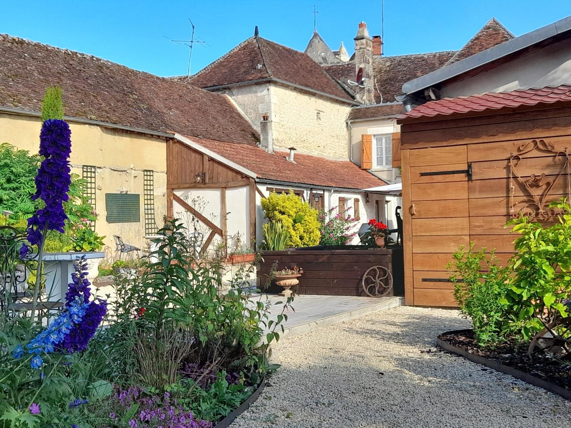 Aux Sources De Ouanne B&B 외부 사진